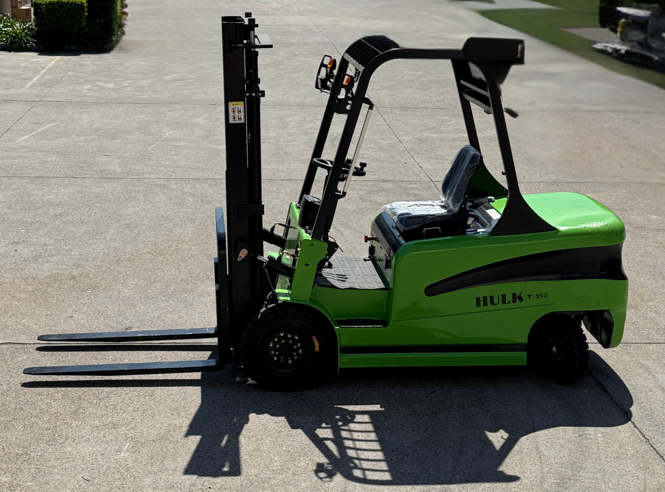 HULK T-250 Electric Forklift – 3-Meters & 2.5 Ton Capacity